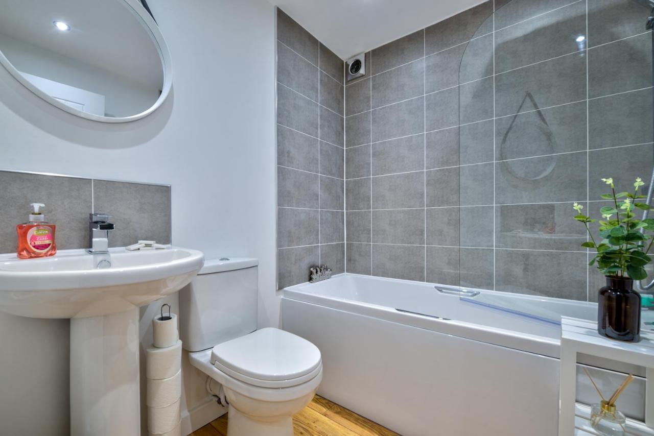 Stamford Central Stay - Stylish 2-Bed Apartment With Wifi מראה חיצוני תמונה